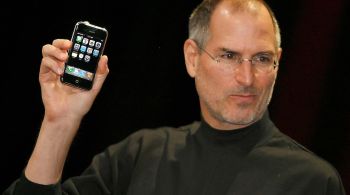 Em 2007, Steve Jobs revolucionaria não só a indústria da tecnologia, mas o mundo