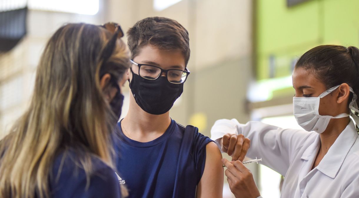 Vacinação reduz os riscos de casos graves de Covid-19