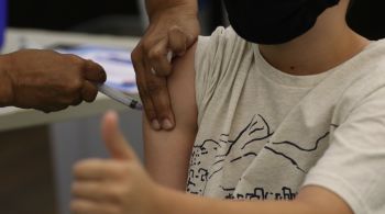 Secretaria de Saúde afirma aguardar novas remessas da Coronavac; 16% das crianças de 3 e 4 anos foram imunizadas na capital fluminense