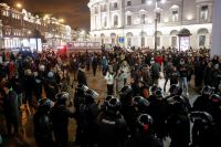 Rússia reprime protestos enquanto suas tropas invadem a Ucrânia; 1.600 já foram presos