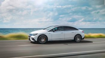 Com lançamento em 2023, modelo de alto luxo terá dois motores elétricos, sons dramáticos produzidos por alto-falantes dentro e fora do carro e faróis que projetam padrões animados