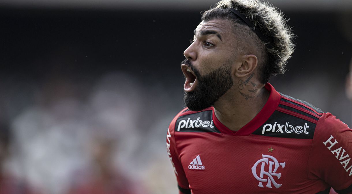 Gabigol, do Flamengo, durante partida contra o Fluminense no estádio Engenhão pelo Carioca 2022