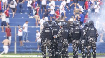 Além de briga entre torcidas, jogadores também foram alvo de ataques