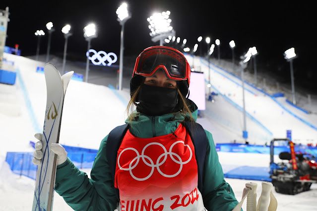 Sabrina Cass, atleta que representa o Brasil no esqui estilo livre moguls em Pequim