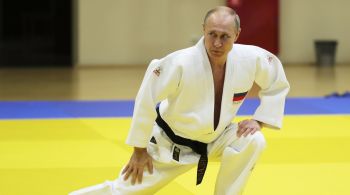 Presidente da Rússia, de 69 anos, é praticante assíduo do esporte e co-autor de um livro intitulado "Judô: História, Teoria, Prática."