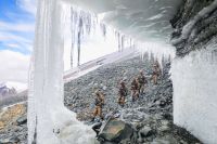 Avalanche no Himalaia prende equipe do exército indiano perto da China