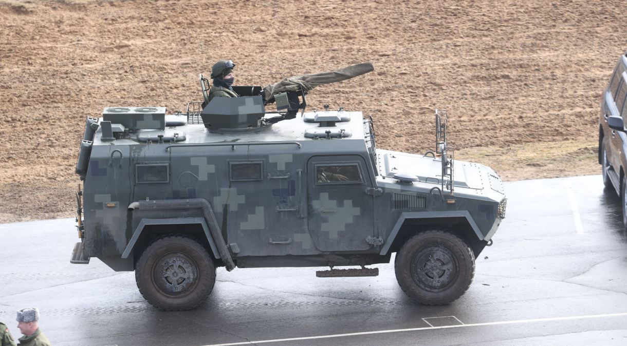 Tanque em exercício militar conjunto entre Rússia e Belarus