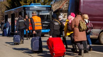 Autoridades ucranianas acusam Rússia de violar cessar-fogo em Mariupol; russos alegam que foram atacados e culpam "nacionalistas" de impedir corredor humanitário