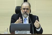 Aras deve aguardar STF antes de responder notícia-crime de Bolsonaro contra Alexandre de Moraes