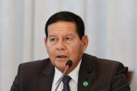 Mourão diz não ver problema em permanência de Milton Ribeiro no governo