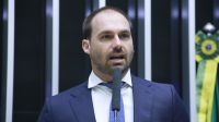 Eduardo Bolsonaro critica prioridade de contratação de mulheres em obra do Metrô