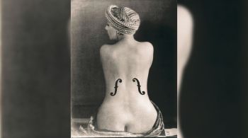 A foto, intitulada "Le Violon d'Ingres", foi tirada pelo artista surrealista Man Ray e pode ser arrecada por até R$ 35 milhões