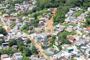 Segundo MapBiomas, moradias em áreas de risco cresceram 107% nos últimos 35 anos, enquanto moradias em todas as áreas da cidade tiveram aumento de 66%