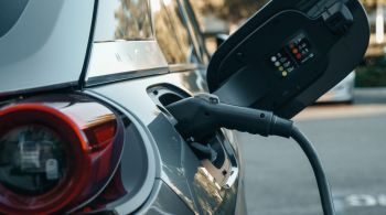 Consumidores dos Estados Unidos compraram quase 300.000 novos veículos elétricos a bateria (BEVs, na sigla em inglês) no segundo trimestre – um novo recorde, de acordo com levantamento