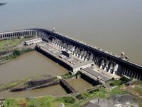 Tratado de Itaipu faz 50 anos nesta quarta (26) com expectativa sobre renegociação de energia produzida