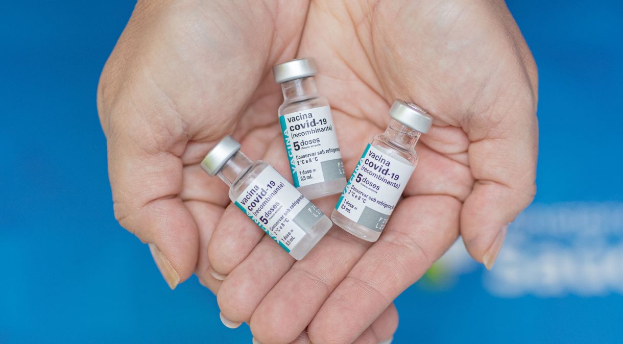 Vacinas da AstraZeneca contra a Covid-19 com fabricação 100% nacional pela Fundação Oswaldo Cruz (Fiocruz)