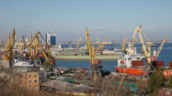 Rússia e Ucrânia assinaram, na sexta-feira (22), um acordo para reabrir portos ucranianos no Mar Negro