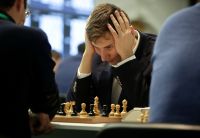 Grão-mestre de xadrez Karjakin é suspenso por 6 meses por comentários pró-Rússia