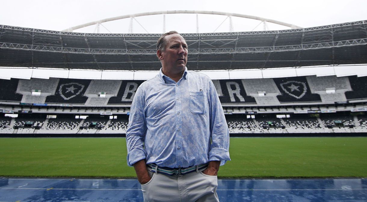 John Textor chega ao Botafogo no Estadio Nilton Santos (08.jan.2022)