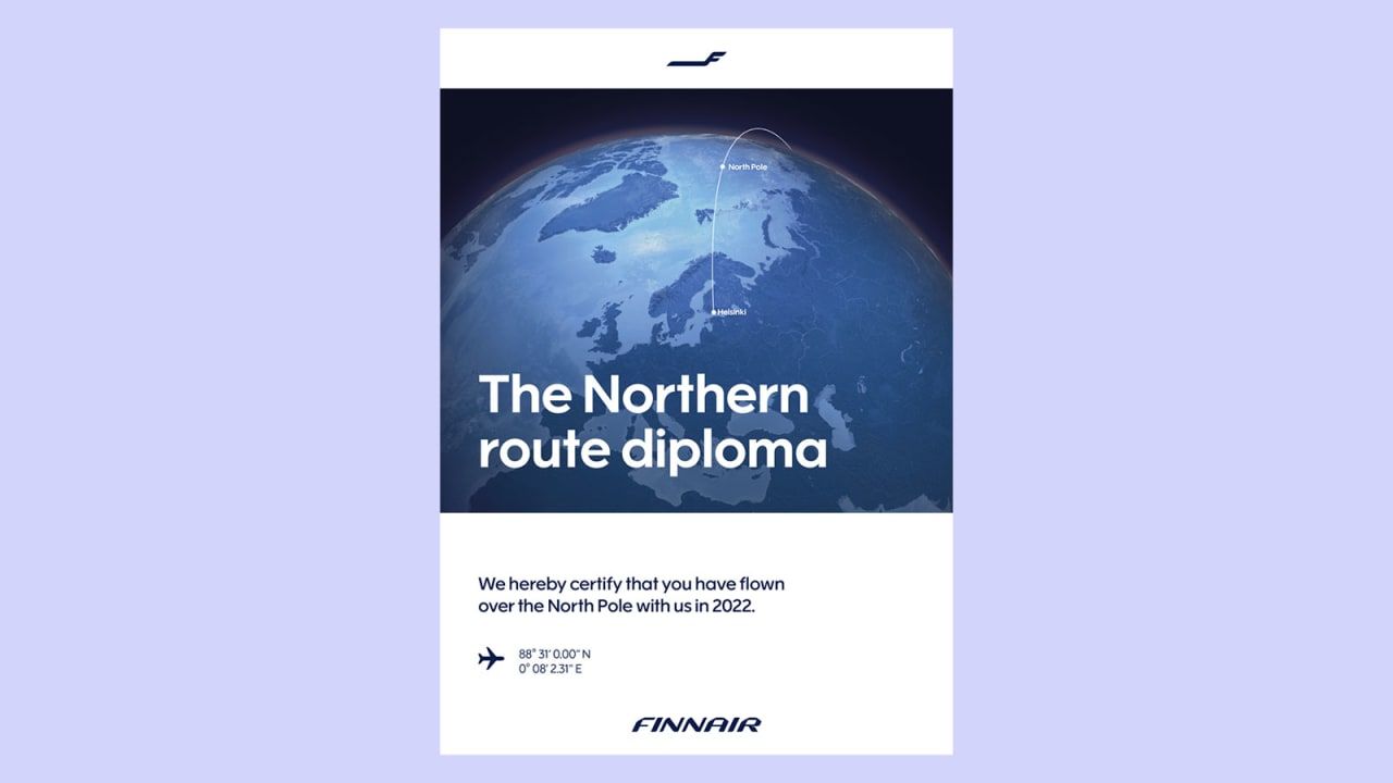 A Finnair está distribuindo 'diplomas' e adesivos para certificar que os passageiros sobrevoaram o Polo Norte