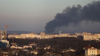 Três explosões foram ouvidas na região; presidente dos EUA, Joe Biden, está em Varsóvia, que fica a 400 quilômetros