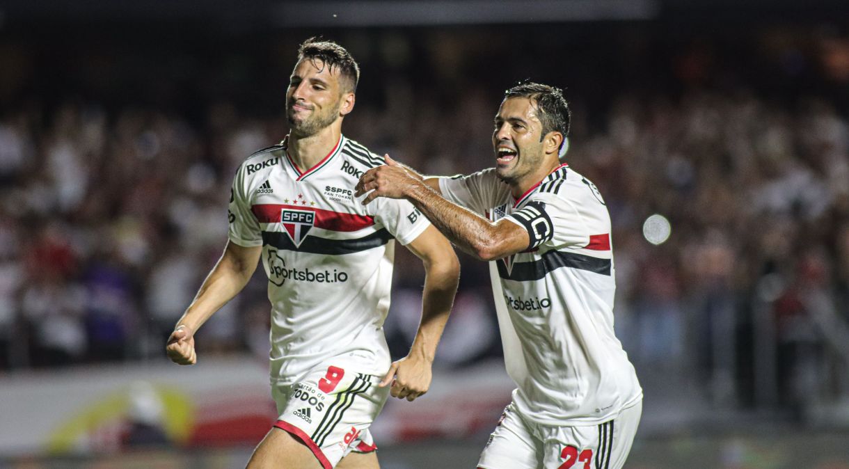 Comemoração do gol de Jonathan Calleri, do São Paulo, abrindo o placar diante do Palmeiras, durante partida válida pela partida de ida da final do Campeonato Paulista de 2022