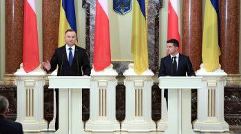 Porta-voz polonês acusou funcionários de serem espiões da Rússia e de manterem proteções diplomáticas no meio tempo