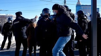 Pelo menos 5.020 pessoas foram detidas na Rússia no domingo (6) por causa de protestos contra em todo o país