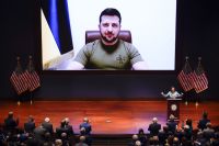 Aos EUA, Zelensky propõe nova aliança internacional e insiste em exclusão aérea