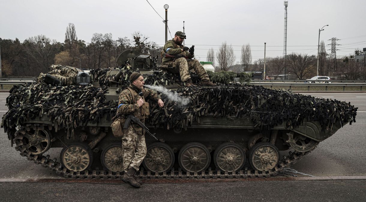 Soldados ucranianos em Kiev, capital da Ucrânia, no dia 30 de março