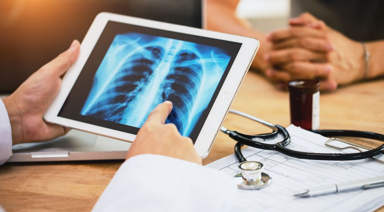 Diagnóstico da tuberculose é realizado com radiografia do tórax, além de exames laboratoriais e escarro do paciente