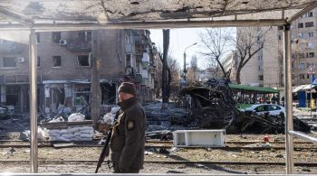 Resistência das forças ucranianas e dificuldades do exército russo dificultam tomada da capital pelos invasores