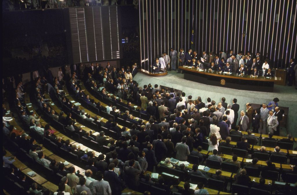 Congresso brasileiro se reúne para as eleições presidenciais de 1985