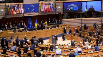 O Parlamento pediu para que a União Europeia e seus estados-membro "isolem ainda mais" a Rússia internacionalmente
