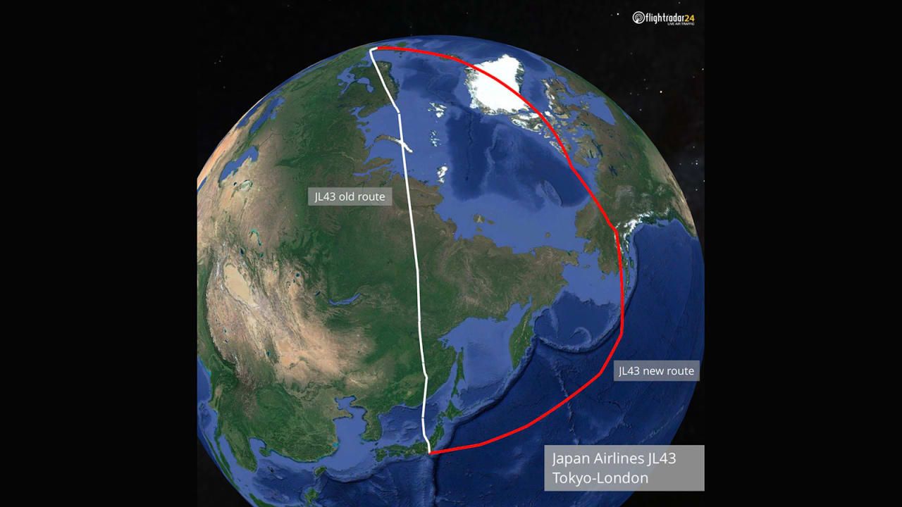 Voo de Londres para Tóquio da Japan Airlines antes (em branco) e depois (em vermelho) do início do conflito na Ucrânia