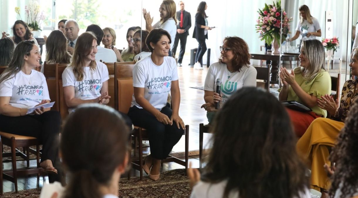 Michelle Bolsonaro em encontro com mães no Alvorada