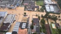 Temporal deixa sete mortos e cidades turísticas alagadas no Rio de Janeiro