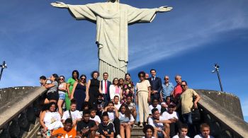No Rio de Janeiro, Justiça leva meninos e meninas de abrigos para conhecer o Cristo Redentor, em campanha para incentivar ampliação do perfil buscado pelos futuros pais