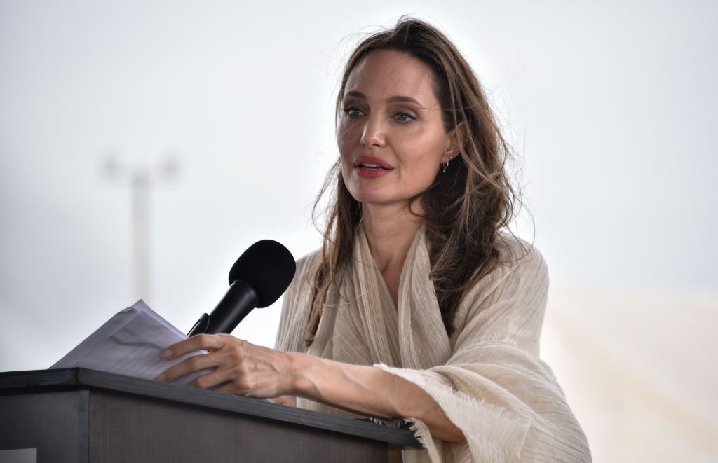 Angelina Jolie deve chegar ao Paquistão para ajudar a aumentar a conscientização e fornecer apoio às comunidades atingidas pelas enchentes.