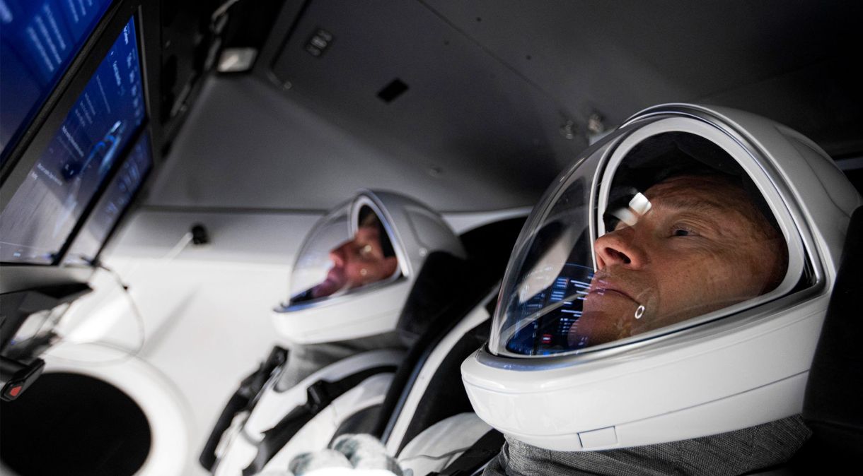 Eles viajarão dentro de uma cápsula SpaceX Crew Dragon, a mesma cápsula que a SpaceX já usou para transportar astronautas da Nasa para a ISS