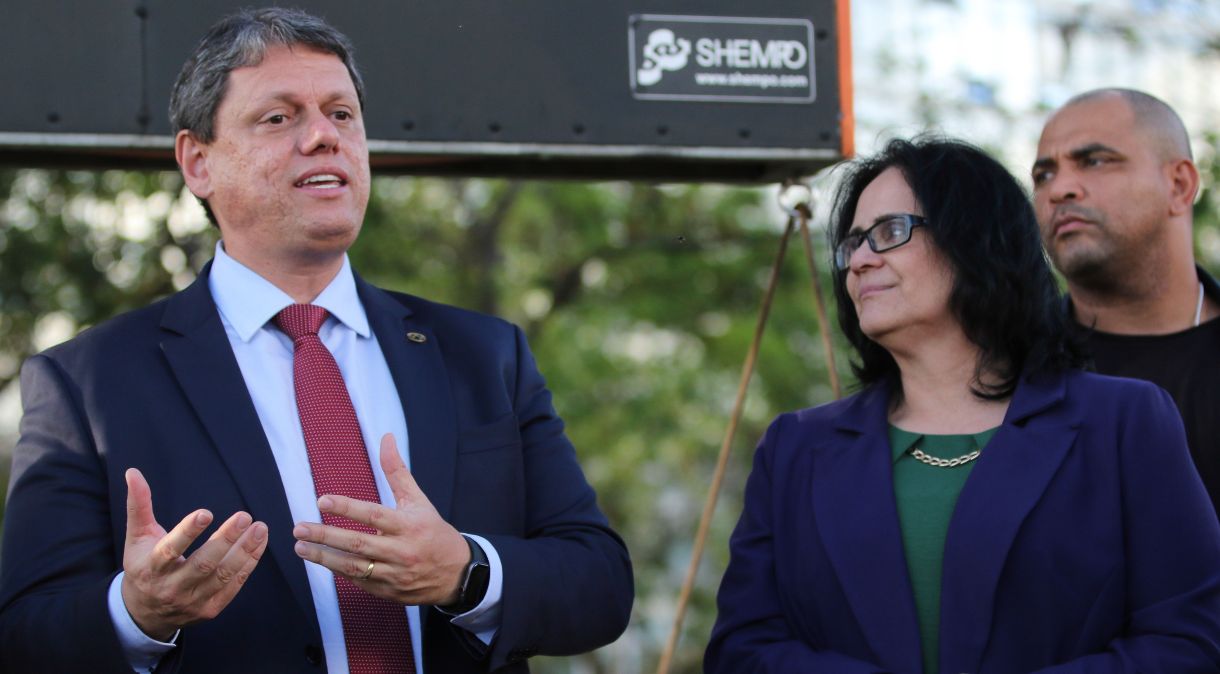 O ministro da Infraestrutura, Tarcísio de Freitas, e a ministra da Mulher, da Família e dos Direitos Humanos, Damares Alves, filiaram-se ao Republicanos