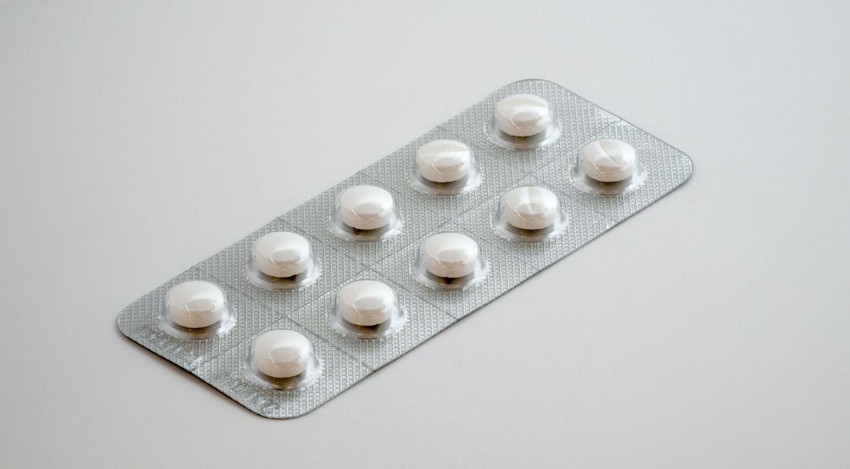 Estudos recentes não conseguiram identificar um benefício substancial da aspirina na prevenção primária em grupos especiais