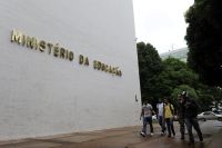 Governo prepara ação no STF para barrar CPI do MEC