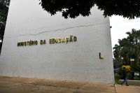 Mudanças no Ministério da Educação, alta no preço de medicamentos e mais de 30 de março