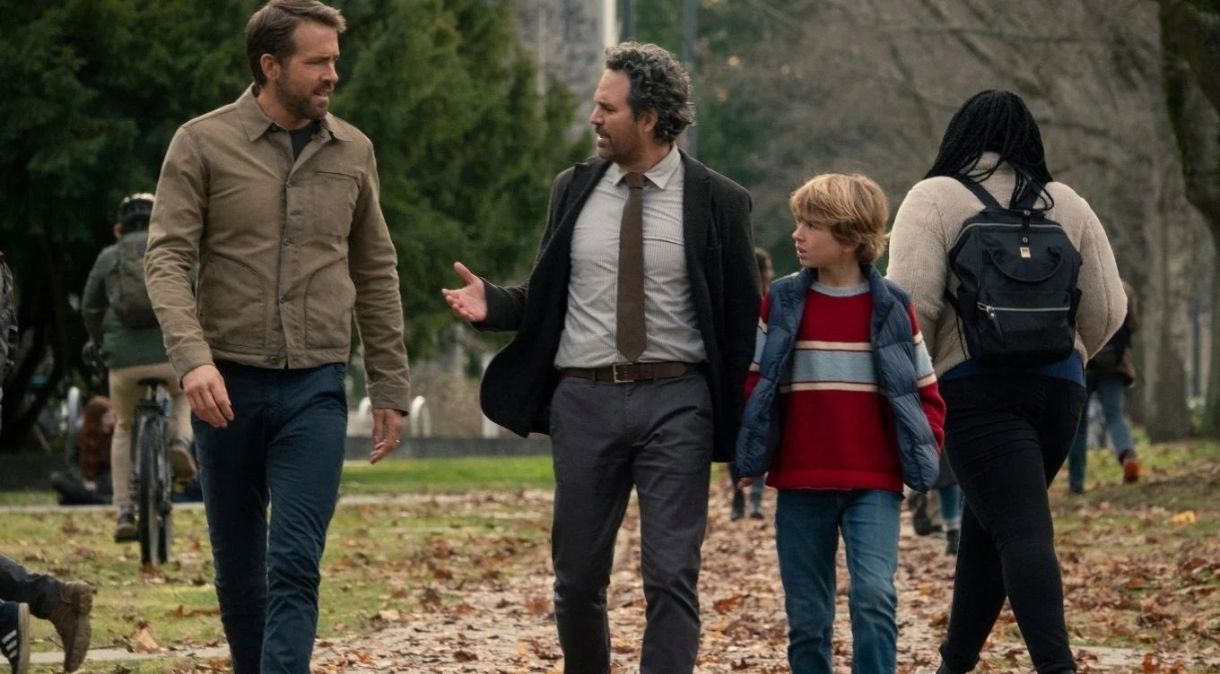 Ryan Reynolds com Mark Ruffalo e o jovem ator Walker Scobell em cena de "O Projeto Adam"