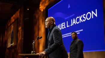 Jackson foi um dos premiados com o anual Governors Award e Glover recebeu o prêmio humanitário Jean Hersholt