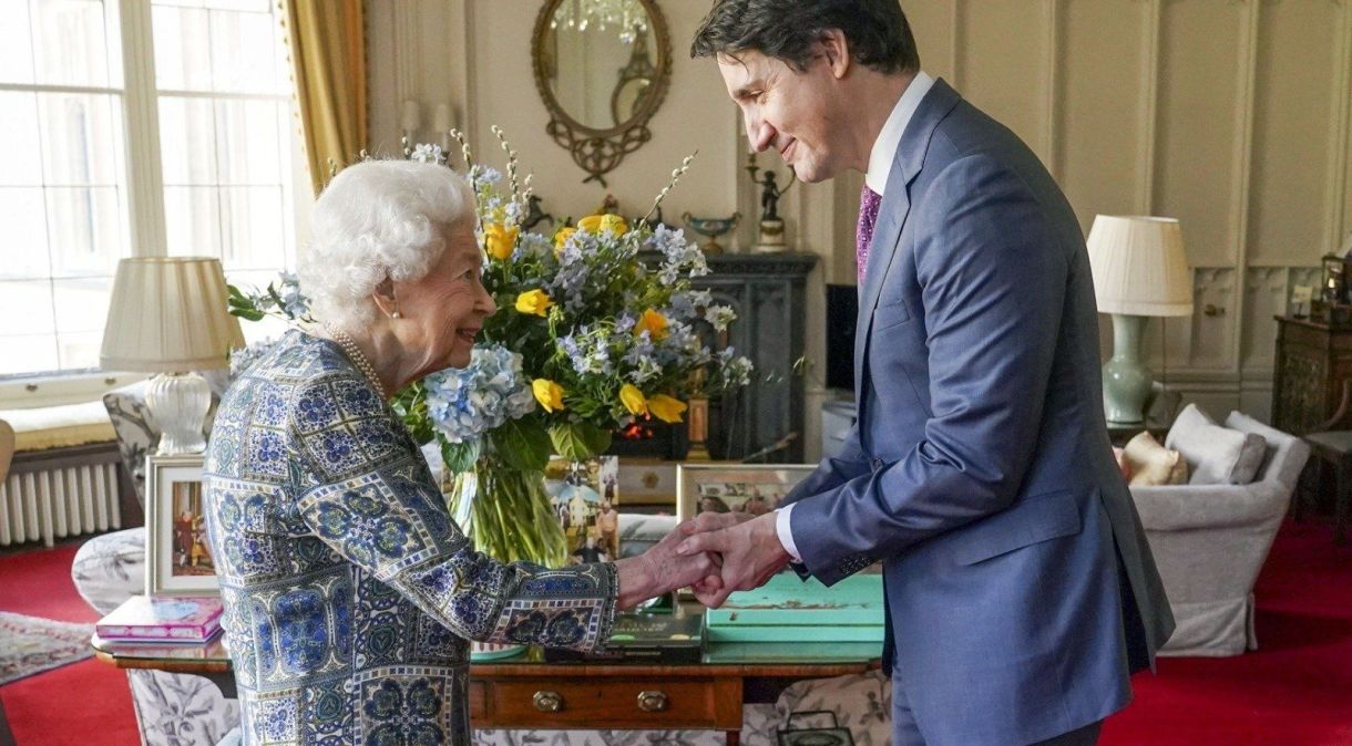 Rainha Elizabeth II encontrou-se com o primeiro-ministro canadense Justin Trudeau no Castelo de Windsor nesta segunda-feira (7)