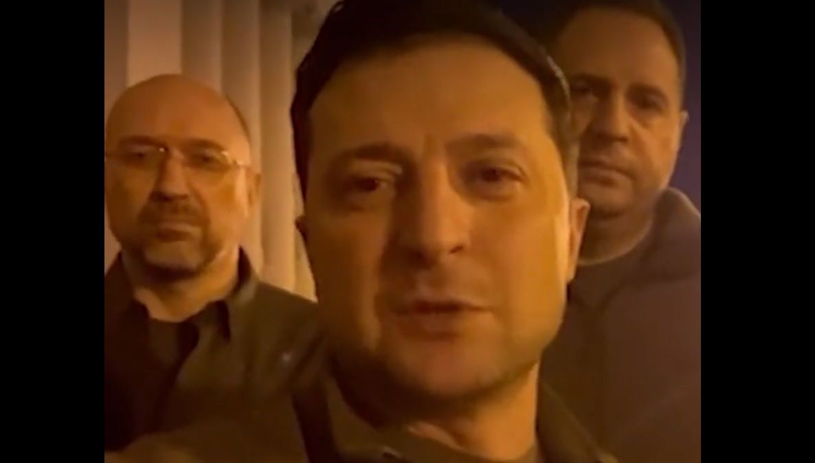 Vídeos caseiros de Zelensky falados em russo viram arma contra Putin