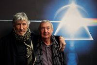 Pink Floyd une forças com cantor ucraniano ferido em nova música