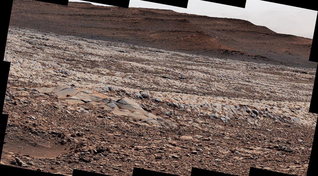 O rover Curiosity Mars da Nasa está evitando dirigir sobre essas rochas afiadas pelo vento, chamadas ventifacts.